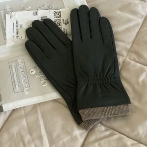 Ladies gloves.